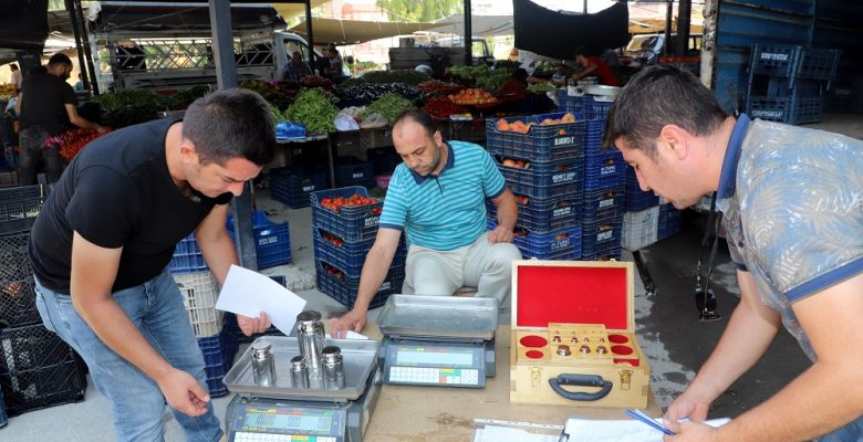 AKDENİZ ZABITASI, SEMT PAZARLARINDA TARTI KONTROLÜ YAPTI
