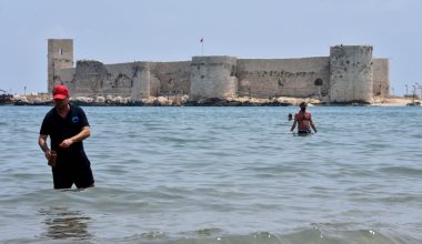 MESKİ, SAHİLLERDEN DENİZ SUYU NUMUNELERİ ALMAYA BAŞLADI