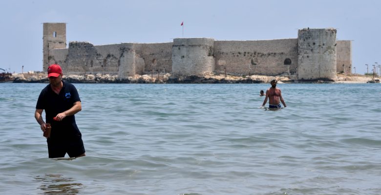 MESKİ, SAHİLLERDEN DENİZ SUYU NUMUNELERİ ALMAYA BAŞLADI