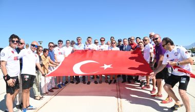 Bayrağımız Kulaçlarla Kıbrıs’a Etkinliği Düzenlenen Törenle Başlatıldı