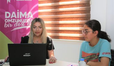 Toroslar Belediyesi, tercih döneminde gençlere destek veriyor