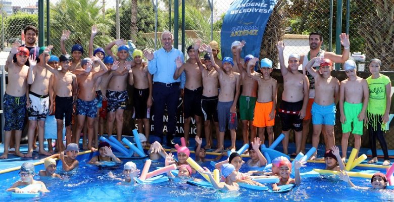 Akdeniz’de Yüzme Havuzu Çocukların Ayağına Geliyor