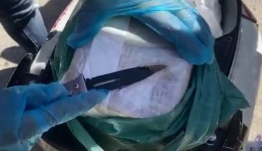 EROİN KURYESİ, 2 KİLO EROİNLE YAKALADI