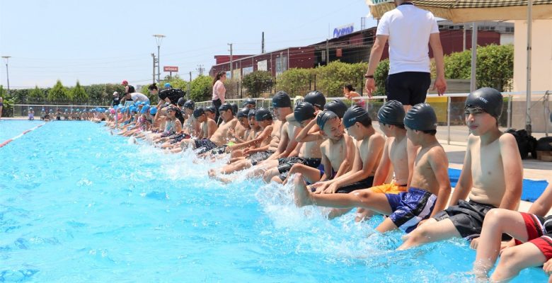 Toroslar Belediyesi, olimpik yüzme havuzunda yeni yetenekler yetiştiriyor