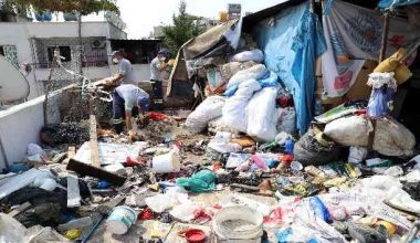 3 kamyon çöp çıktı