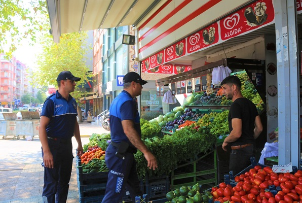 Toroslar Belediyesi, kaldırım işgali yapanları uyardı