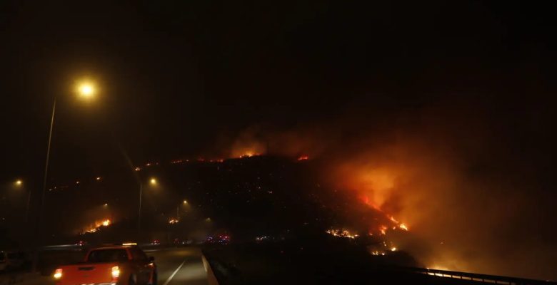 Mersin’de Orman Yangını, Fırtınanın da Etkisi İle Büyüdü