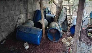 TARSUS’TA SAHTE İÇKİ ÜRETEN EVE BASKIN YAPILDI