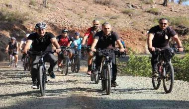 Başkanı Yılmaz, bisiklete bindi, hareketliliğe dikkat çekti