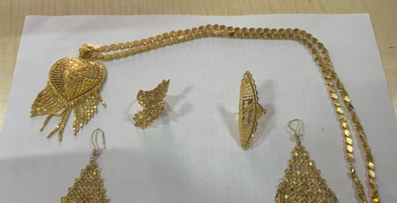 Hırsızlık Yapan Şahıs Çaldıklarıyla Birlikte Yakalandı