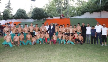 TOROSLAR, ZAFER HAFTASI’NA KARAKUCAK GÜREŞLERİ İLE DAMGA VURDU