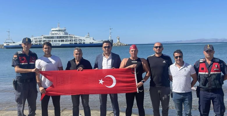Rekortmen Yüzücü Alper Sunaçoğlu, 29 Km’yi 8 Saat 24 Dakikada Yüzdü