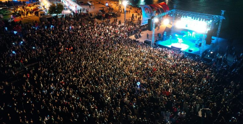 Mezitli’de Cumhuriyet Coşkusu Pinhani İle Yaşandı