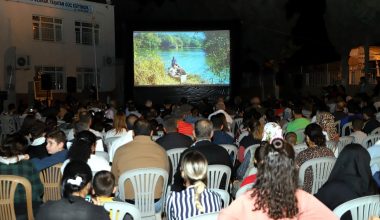 Adanalıoğlu Sakinlerinin Açık Havada Film Keyfi