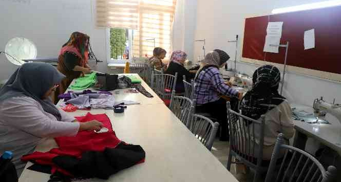 Akdeniz Belediyesi Mahalle Kültür Sanat Evleri, Altın Bilezik Sahibi Yapıyor