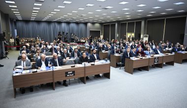 “ZAFER ÇARŞISI ESNAFI İÇİN YENİ BİR YER YAPACAĞIM, FAKAT YER SORUNU YAŞIYORUM”