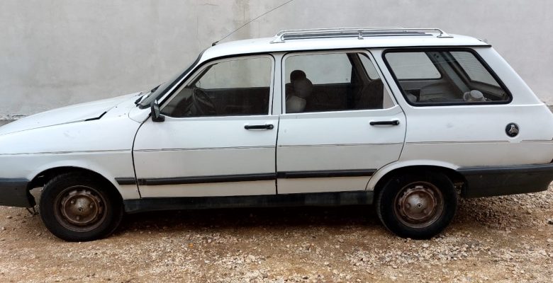 ARABAYI İTEKLEYEREK ÇALDILAR! YAKALANDILAR