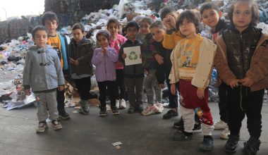 ÇOCUKLAR, GERİ DÖNÜŞÜMÜ YERİNDE ÖĞRENDİ