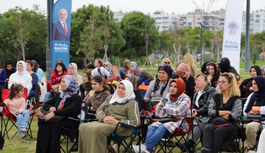 AKDENİZ’DE DEMLİ SOHBETLER