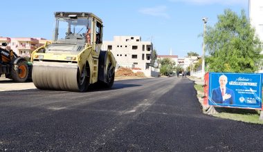 AKDENİZ’DE SICAK ASFALT SERİMİ HIZLI BAŞLADI