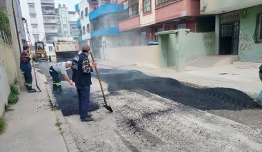 Akdeniz’de Yol Açma, Asfalt Yama, Kaldırım Yenileme Çalışmaları Sürüyor