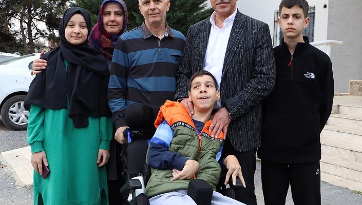 Başkan Gültak, depremzede aileleri yalnız bırakmıyor