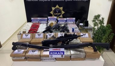 Mersin Polisi Kökünü Kurutmaya Devam Ediyor