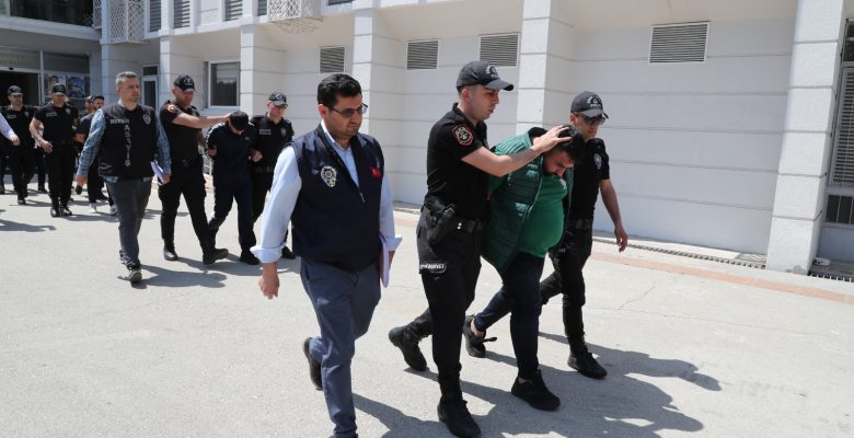 Sazan Sarmalı Yöntemiyle Dolandırıcılık Yapan Şahıslar Yakalandı