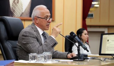 Başkan Gültak, meclis üyelerine sert sözlerle tepki gösterdi