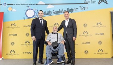 BAŞKAN SEÇER, AKÜLÜ SANDALYE DAĞITIM TÖRENİ’NE KATILDI
