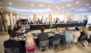 BAŞKAN SEÇER, TURİZM İŞLETMECİLERİYLE BULUŞTU