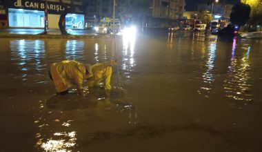 Mersin’i şiddetli yağış vurdu
