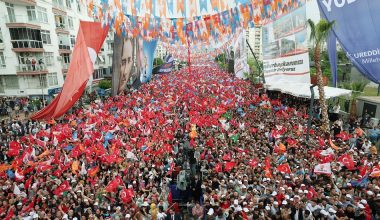 Cumhurbaşkanı Erdoğan, Yağmur ve Fırtınaya Rağmen Mersinlilerle buluştu