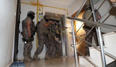 MERSİN POLİSİNDEN, PKK/KCK’NIN İNLERİNE BASKIN