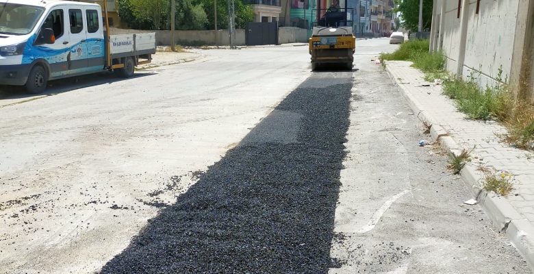 FEN İŞLERİ EKİPLERİ AKDENİZ’İN HER MAHALLESİNE HİZMET VERİYOR