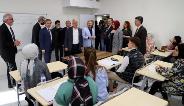 AKDENİZ’DE ÜCRETSİZ ÜNİVERSİTE HAZIRLIK KURSLARI BAŞLIYOR