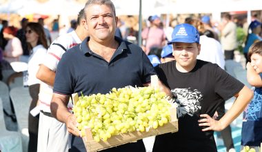 ESENLİ ÜZÜM ŞENLİĞİ, ÜZÜM SATIŞLARINI ARTIRDI