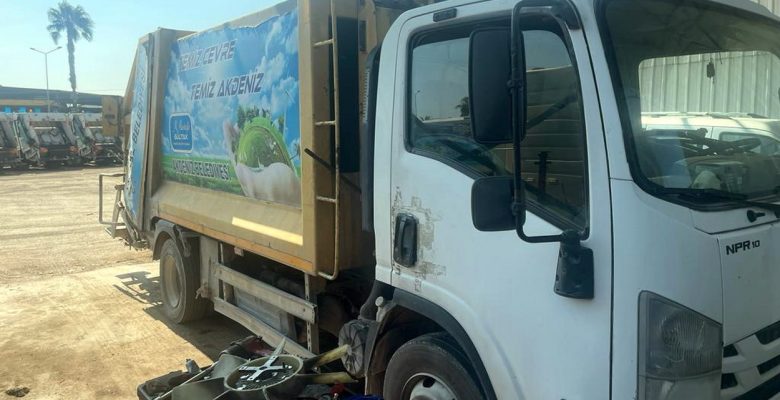 Çöp dökmeye giden personele saldırı