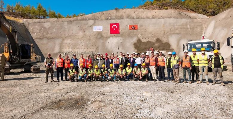 Vali Pehlivan, “Akdeniz Sahil Yolunda, 16 Tünel, 8 Viyadük Tamamlandı”