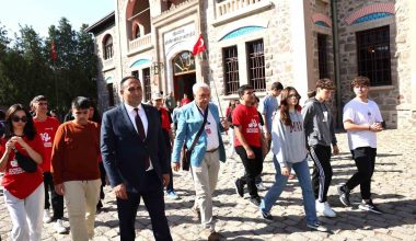 “Cumhuriyetimiz hep 18 yaşında”