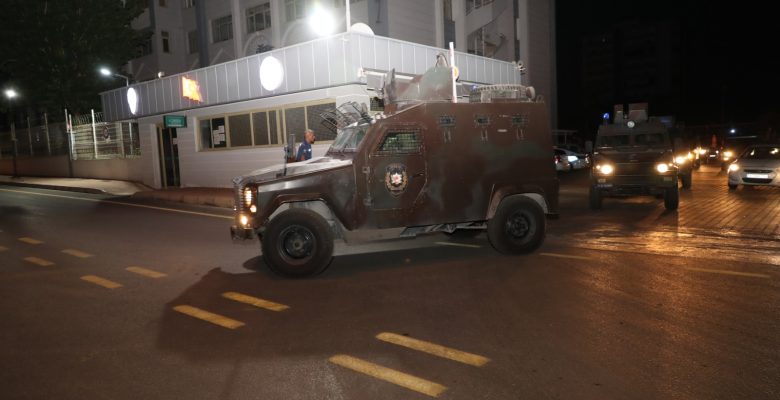 Sosyal medyada vatandaşa tuzak kuran 14 kişi gözaltına alındı