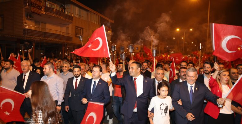 “ATATÜRK’Ü SEVİYORUZ, TÜRKİYE’Yİ SEVİYORUZ”