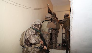 Sokak satıcılarına operasyon: 8 Gözaltı