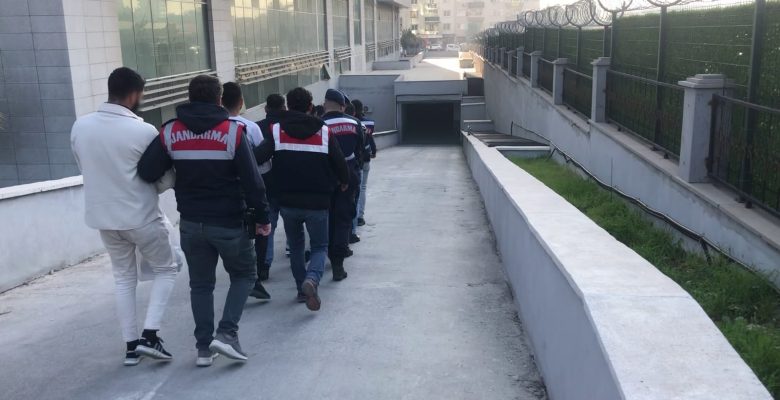 Jandarma, aranan 56 şahsı yakaladı