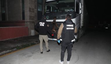 TIR’DAKİ GİZLİ BÖLMEDEN UYUŞTURUCU ÇIKTI