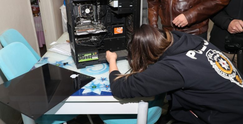 Sosyal medya dolandırıcıları yakalandı