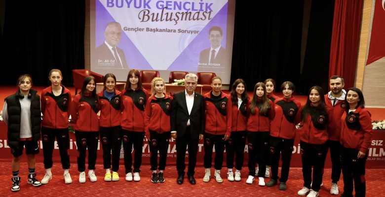 Dr. Ali Öz: “Gençlerin bizden istediği tüm projeleri hayata geçireceğiz”