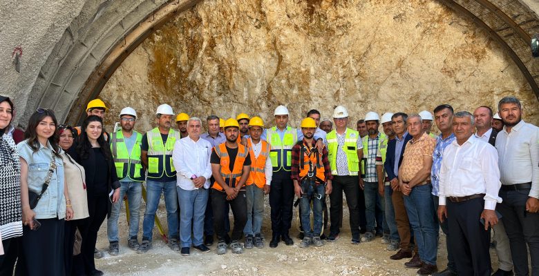  “Çeşmeli-Taşucu otoyol projesinin ilk etabı 9 farklı noktada devam ediyor”