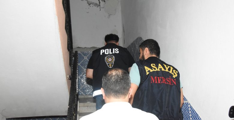 Çeşitli suçlardan aranan 64 kişi gözaltına alındı