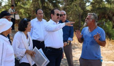 Vali Pehlivan, Yumuktepe Höyüğü kazı alanında inceleme yaptı